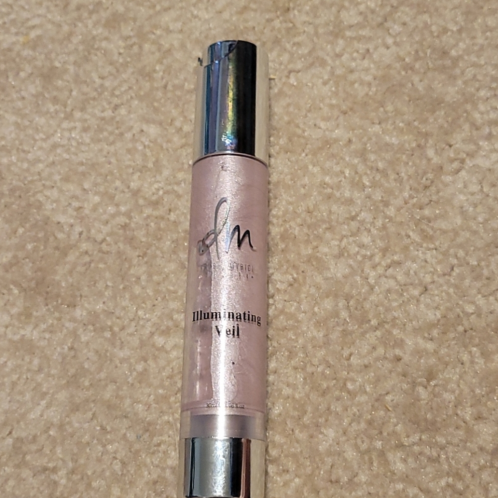 Danessa Myricks liquid highlighter